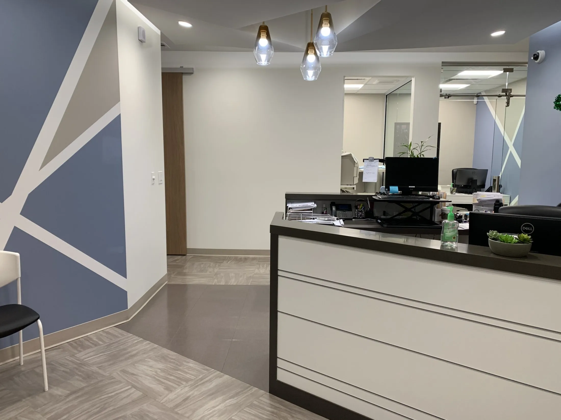 Office Tour reception - Pittsburg Dental Specialists